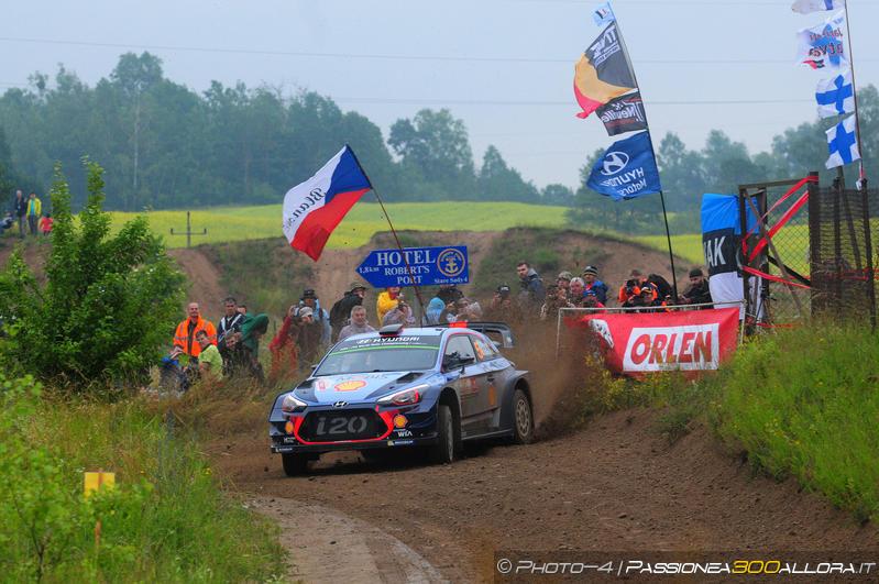 WRC | Polonia: Neuville balza al comando, Ogier perde terreno
