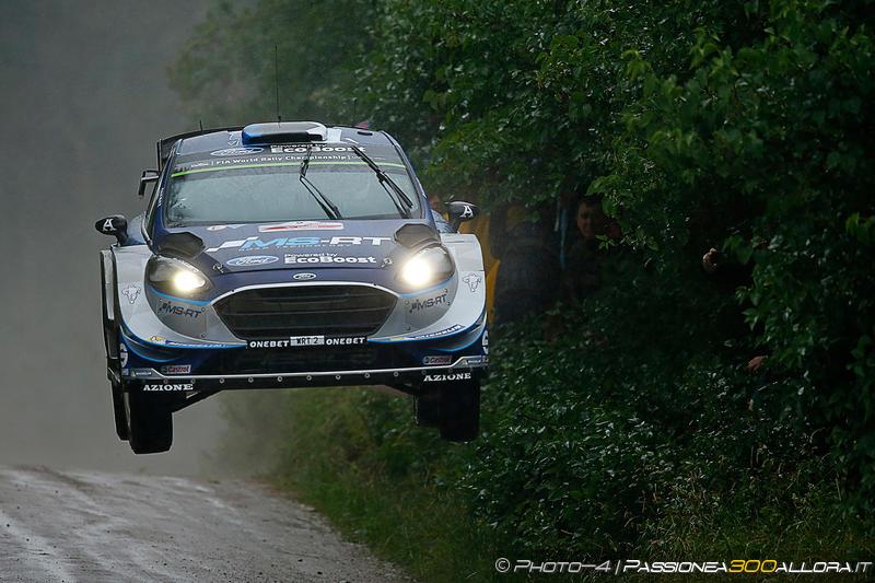 WRC | Polonia: Neuville e Tänak col brivido, Latvala out