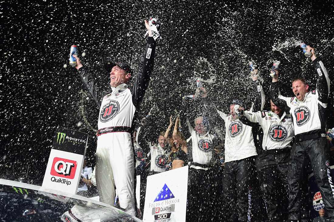 NASCAR | Kevin Harvick domina ad Atlanta!