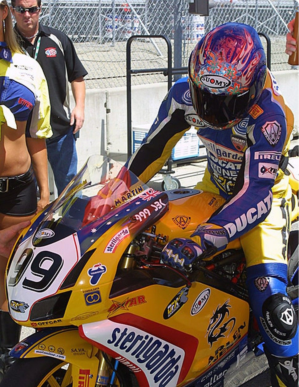 La Ducati 999, raccontata da Rubén Xaus: "Un inizio difficile, ma poi..." La Ducati 999, raccontata da Rubén Xaus: "Un inizio difficile, ma poi..."
