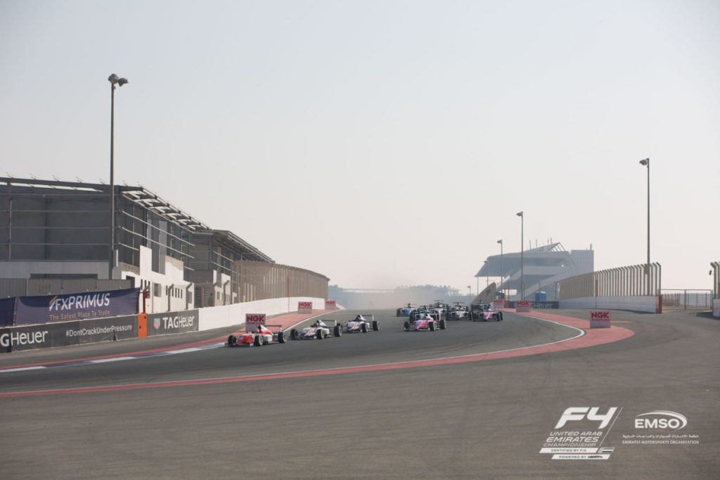 F4 UAE, Dubai | van't Hoff si conferma in Gara 3, Smal vince di autorità Gara 4 F4 UAE