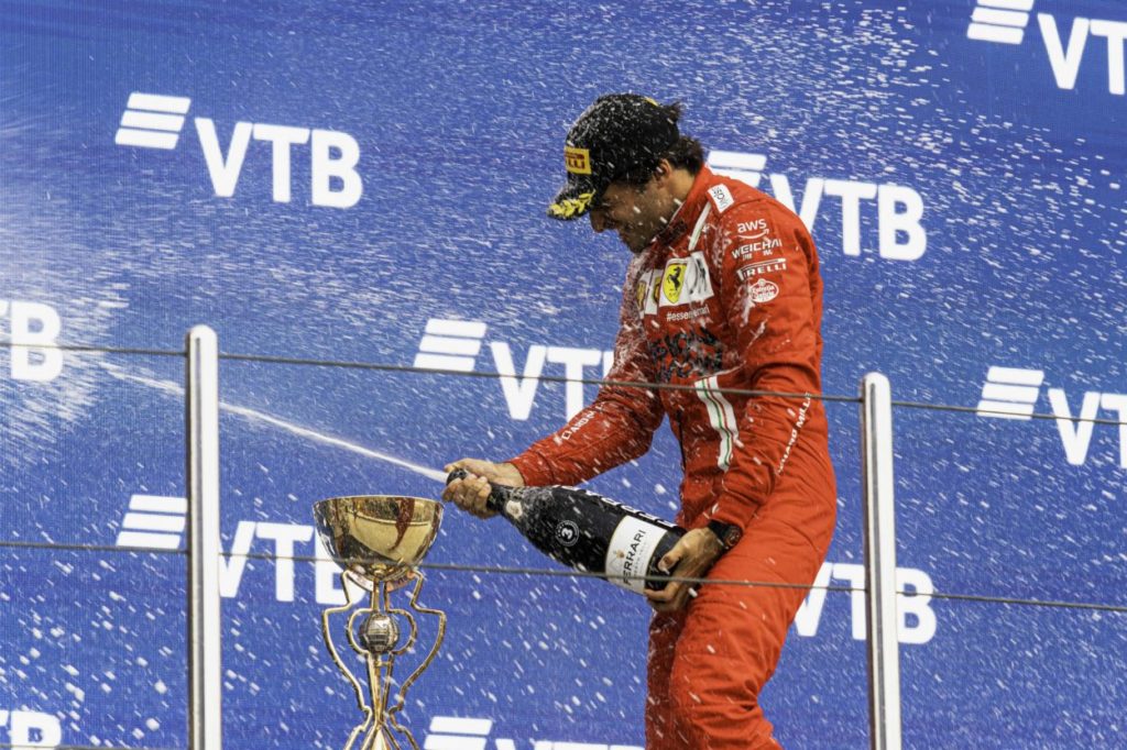 F1 | GP Russia 2021: la gara di Carlos Sainz (Ferrari), terzo
