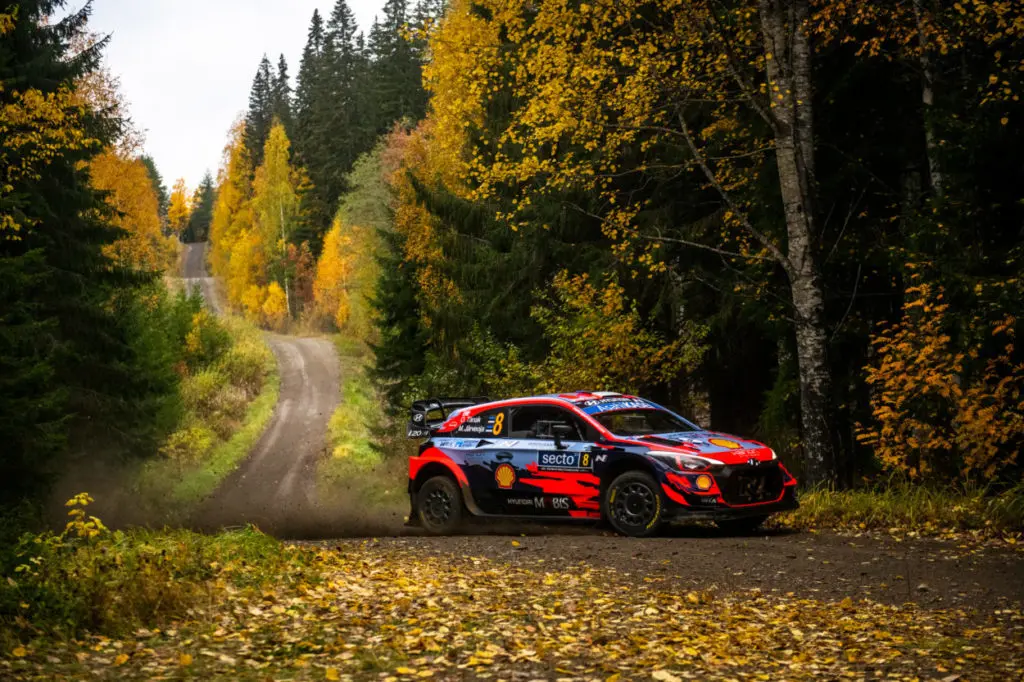 WRC | Rally di Finlandia 2021: Tänak guida l'inseguimento ad Evans, Neuville out