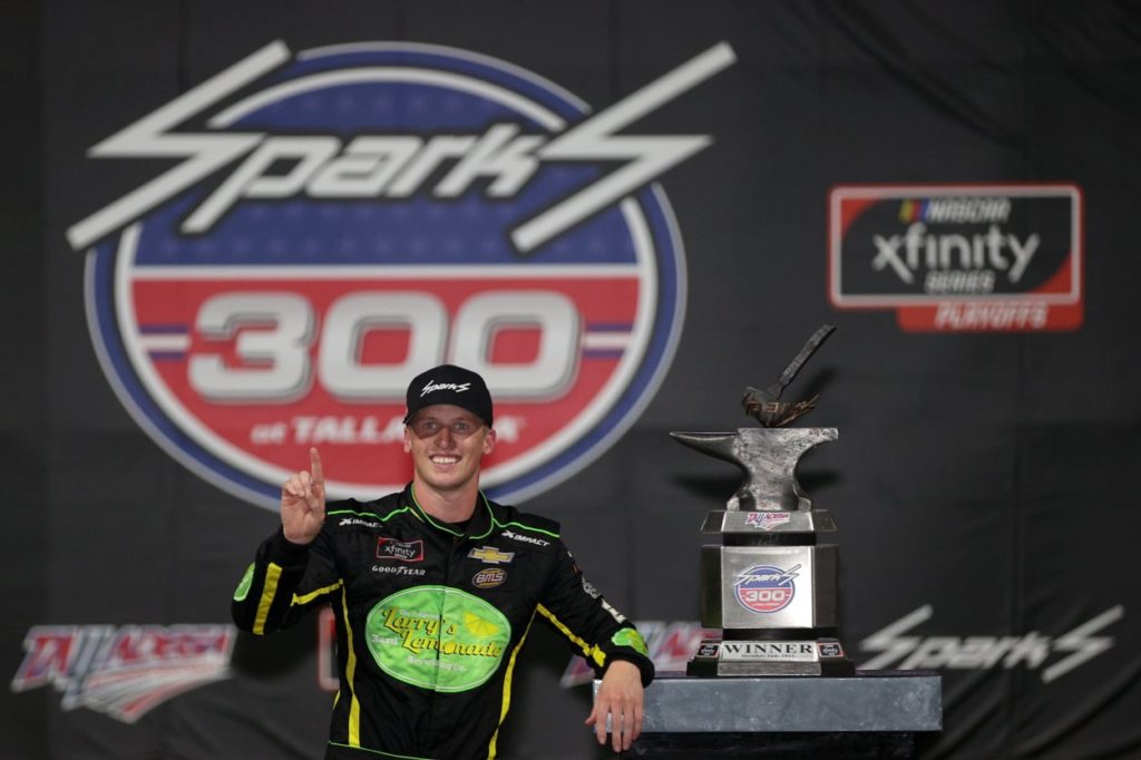 NASCAR | Xfinity Series: Brandon Brown vince sotto caution a Talladega