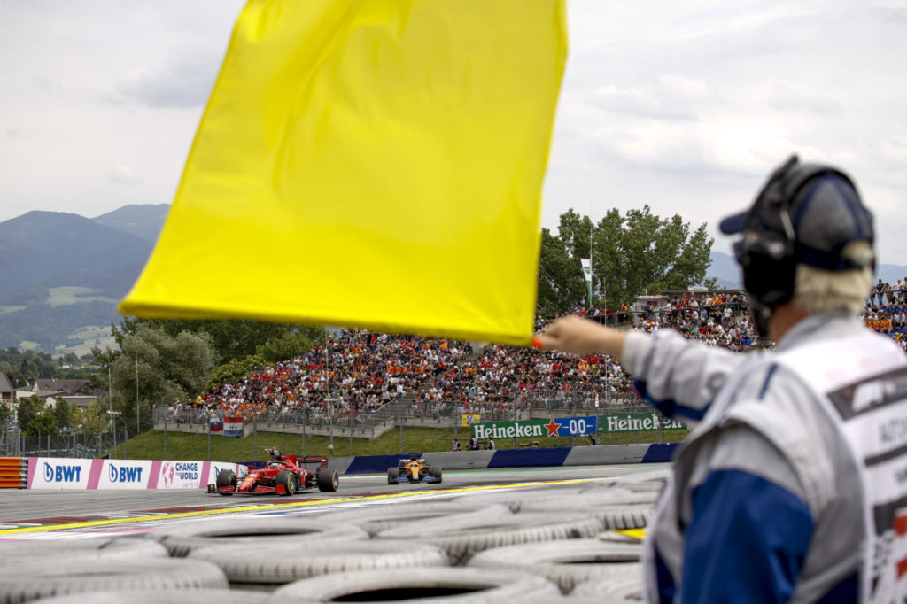 F1 | Pannelli e bandiere: urge un chiarimento