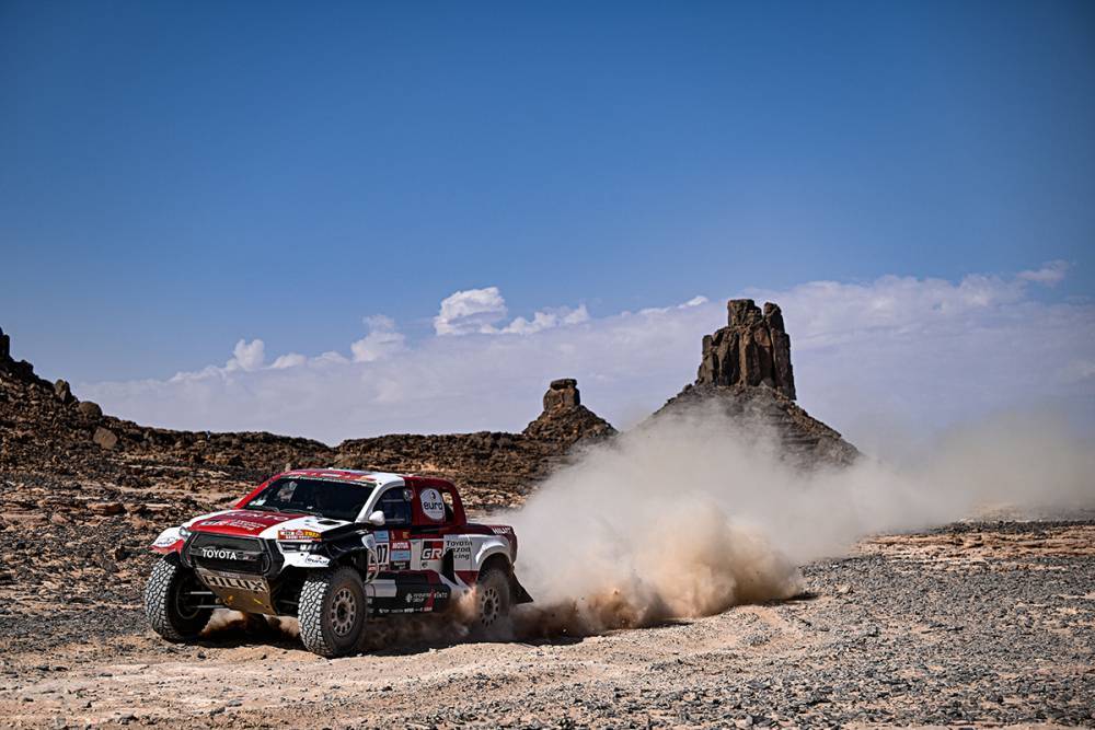 Dakar 2022 | Giorno 9: tripletta Toyota, vince De Villiers Dakar 2022 | Giorno 9: tripletta Toyota, vince De Villiers