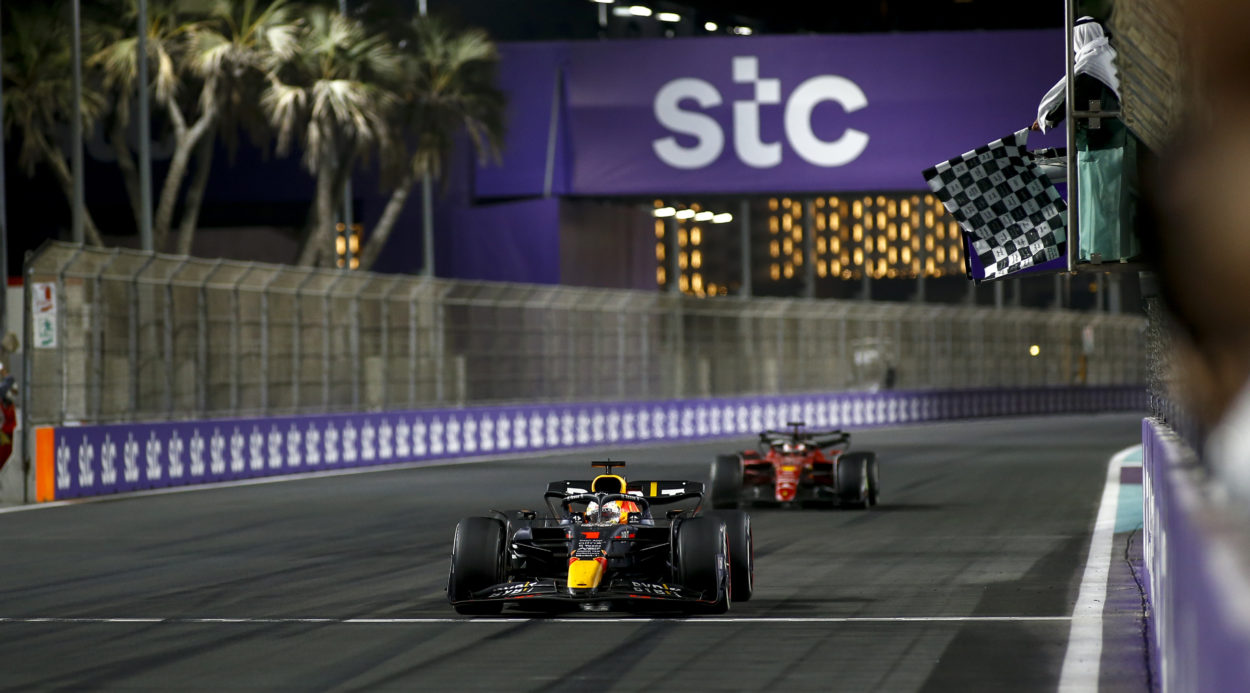 F1 | Il Jeddah Corniche Circuit fa il lifting per il GP Arabia Saudita 2023. Nuovi cordoli e muretti spostati per la visibilità
