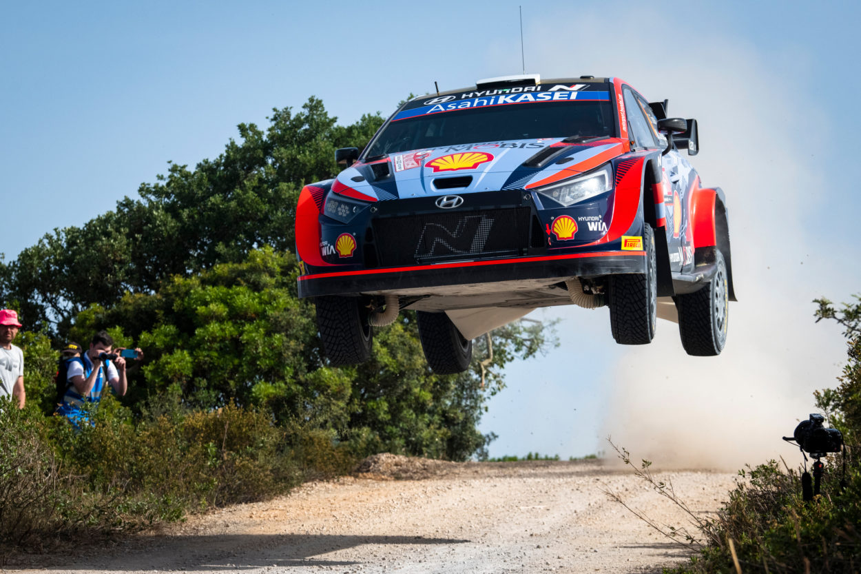 WRC Rally di Sardegna 2022, PS1417 Tänak in grande vantaggio al termine della seconda tappa