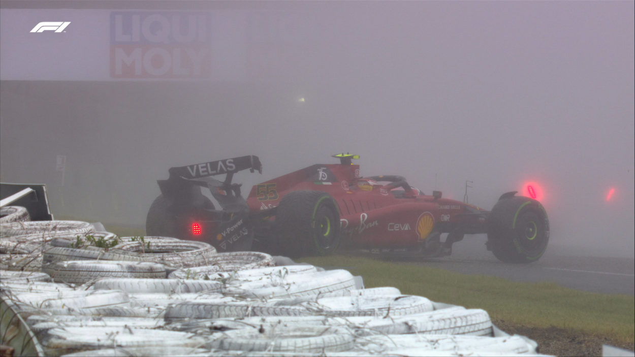 F1 | GP Giappone 2022: bandiera rossa dopo due giri, incidenti ed uscite di pista multiple nel primo giro per la pioggia