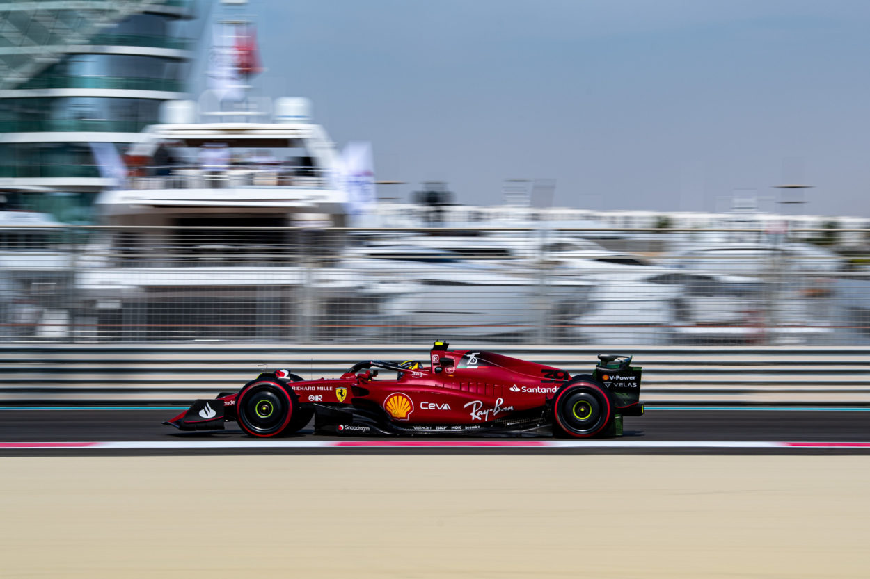 F1 | Test Abu Dhabi 2022: Ferrari chiude l'anno con una tripletta Sainz - Leclerc - Shwartzman. 151 giri per De Vries!