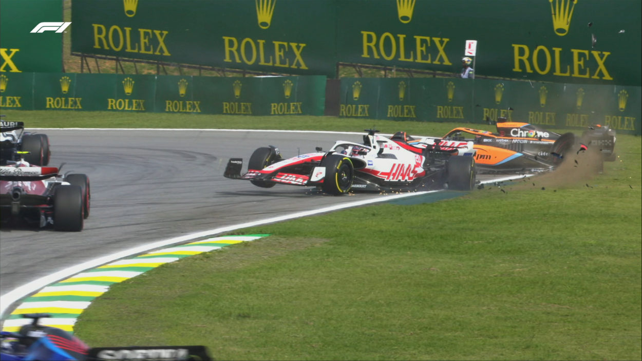 F1 | GP San Paolo 2022, Daniel Ricciardo penalizzato di 3 posizioni in griglia ad Abu Dhabi per l'incidente con Magnussen