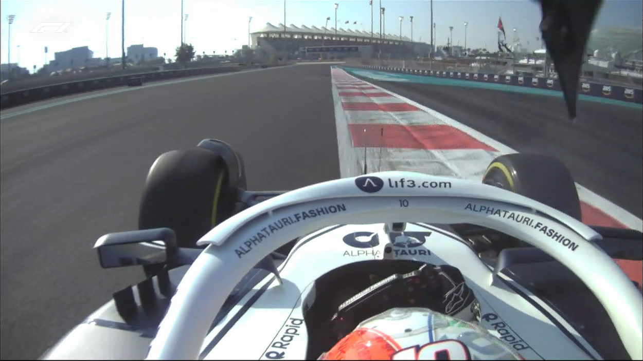 F1 | GP Abu Dhabi 2022, FP3: Pérez precede Verstappen e le Mercedes. Investigazione per Hamilton (sorpasso con bandiera rossa) F1 | GP Abu Dhabi 2022, FP3: Pérez precede Verstappen e le Mercedes. Investigazione per Hamilton (sorpasso con bandiera rossa)