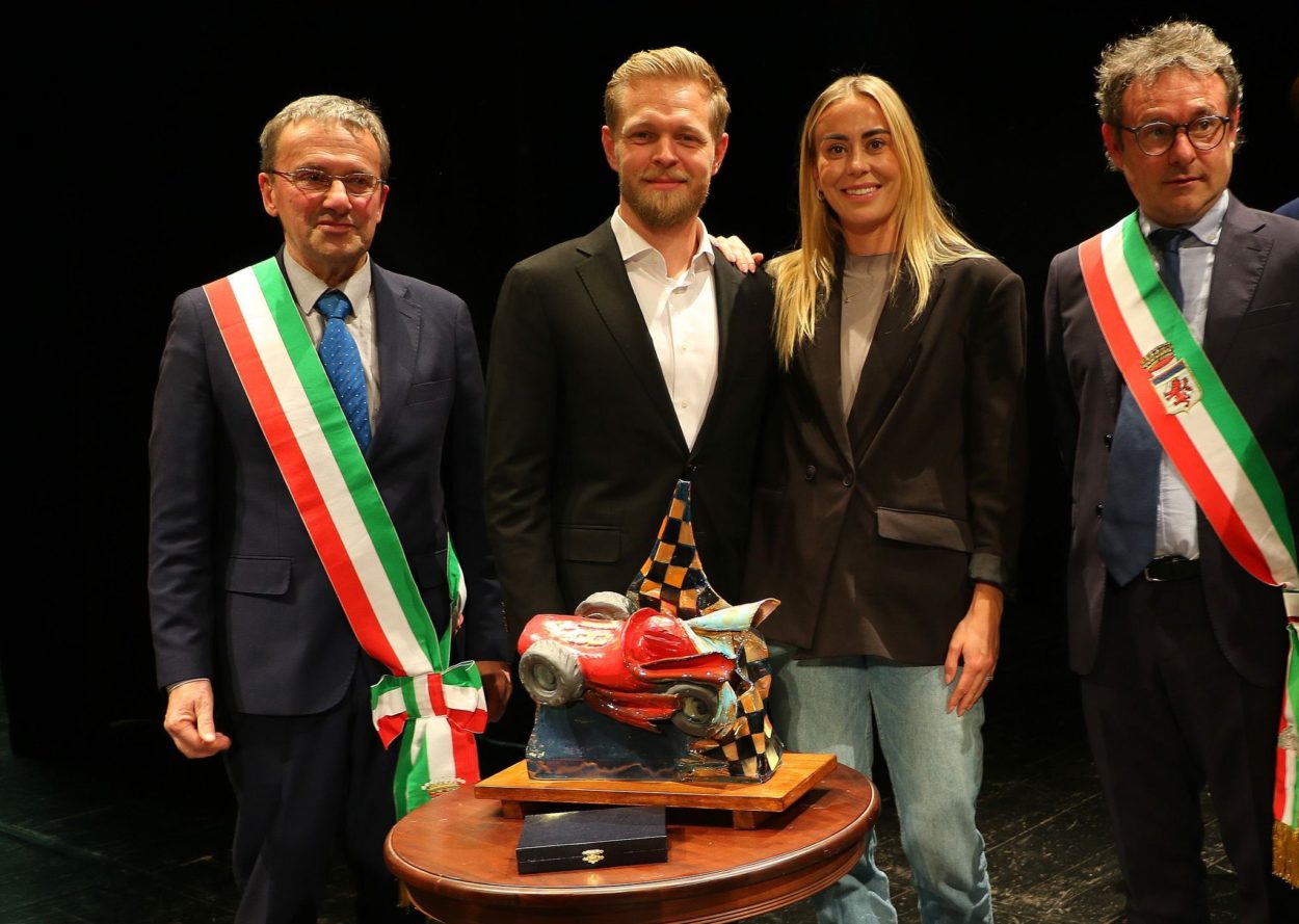 F1 | Kevin Magnussen premiato a Faenza per la 29a edizione del Trofeo Bandini