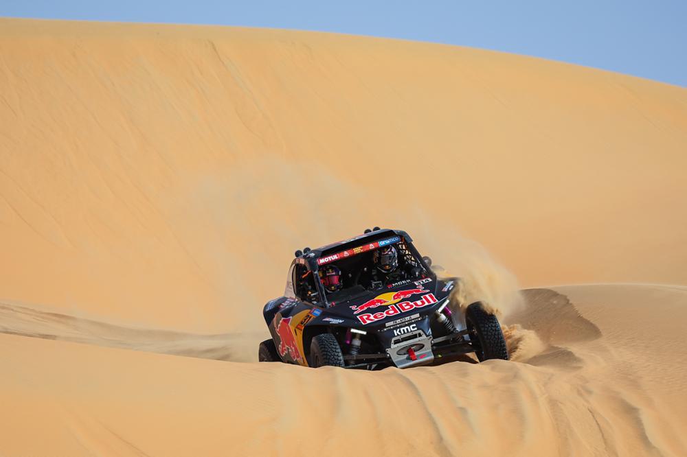 Dakar 2023 | Giorno 13: Loeb nella storia con sei vittorie di tappa consecutive, Al-Attiyah ad un passo dal quinto successo del raid. Lotta a tre nelle moto