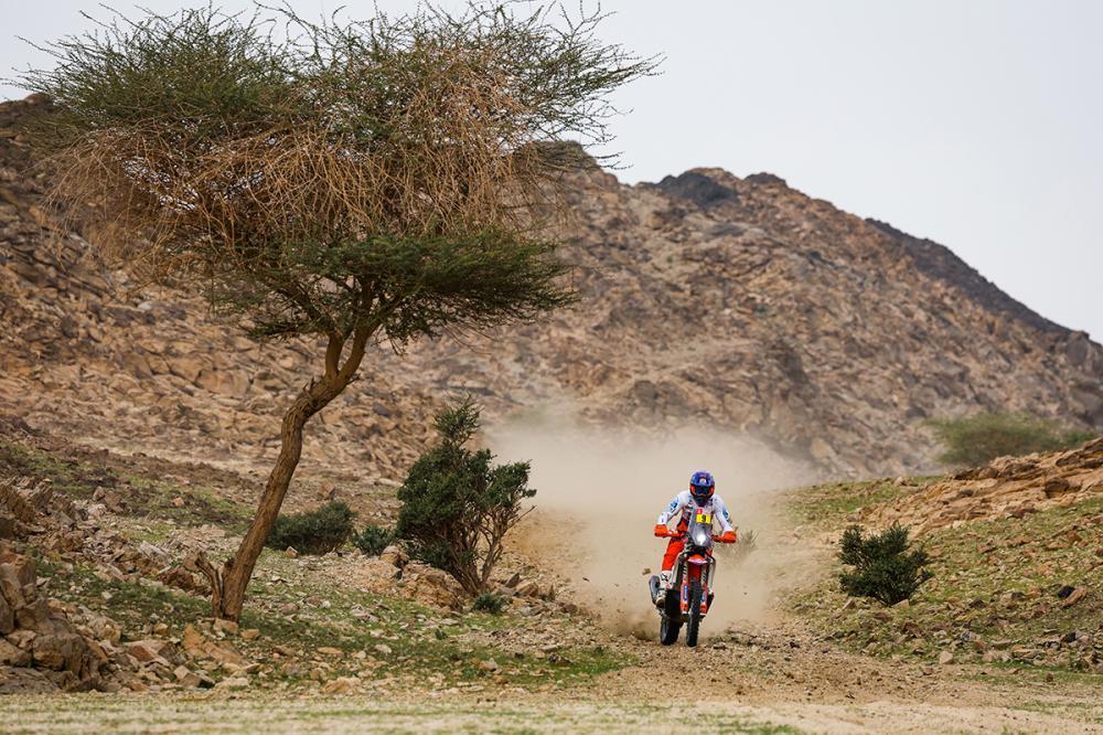 Dakar 2023 | Giorno 2: Al-Attiyah torna all'attacco verso AlUla, Sainz ancora in testa. Primo successo per Klein nelle moto