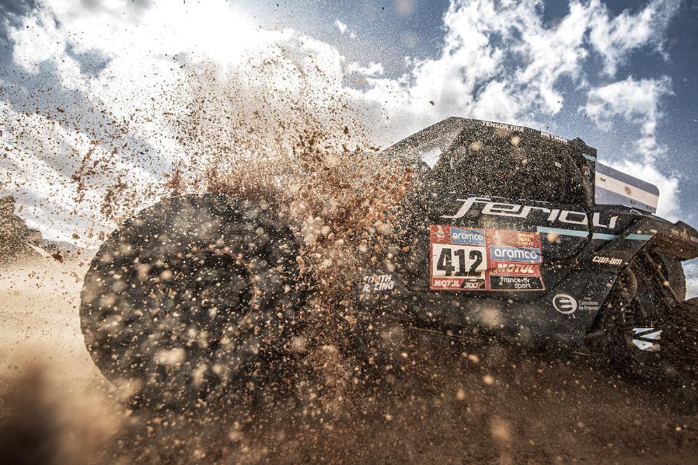 Dakar 2023 | Giorno 8: Sainz penalizzato, Loeb ne approfitta e vince la tappa di ritorno a Riyadh. Klein perde la leadership nelle moto per una penalità