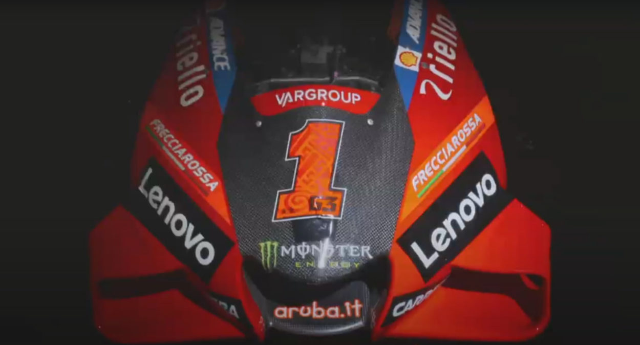 MotoGP | Ducati Lenovo presenta la Desmosedici GP 2023 con Bagnaia (che sceglie l'1) e Bastianini ducati