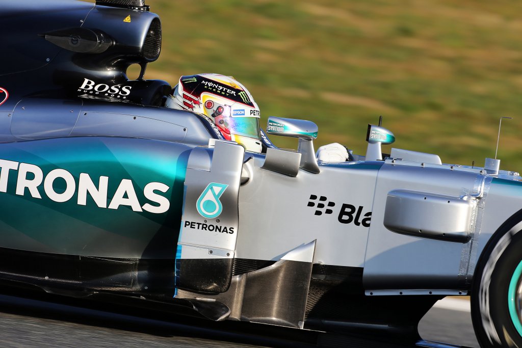 GP di Gran Bretagna: Hamilton trionfa nella pioggia su Rosberg e Vettel
